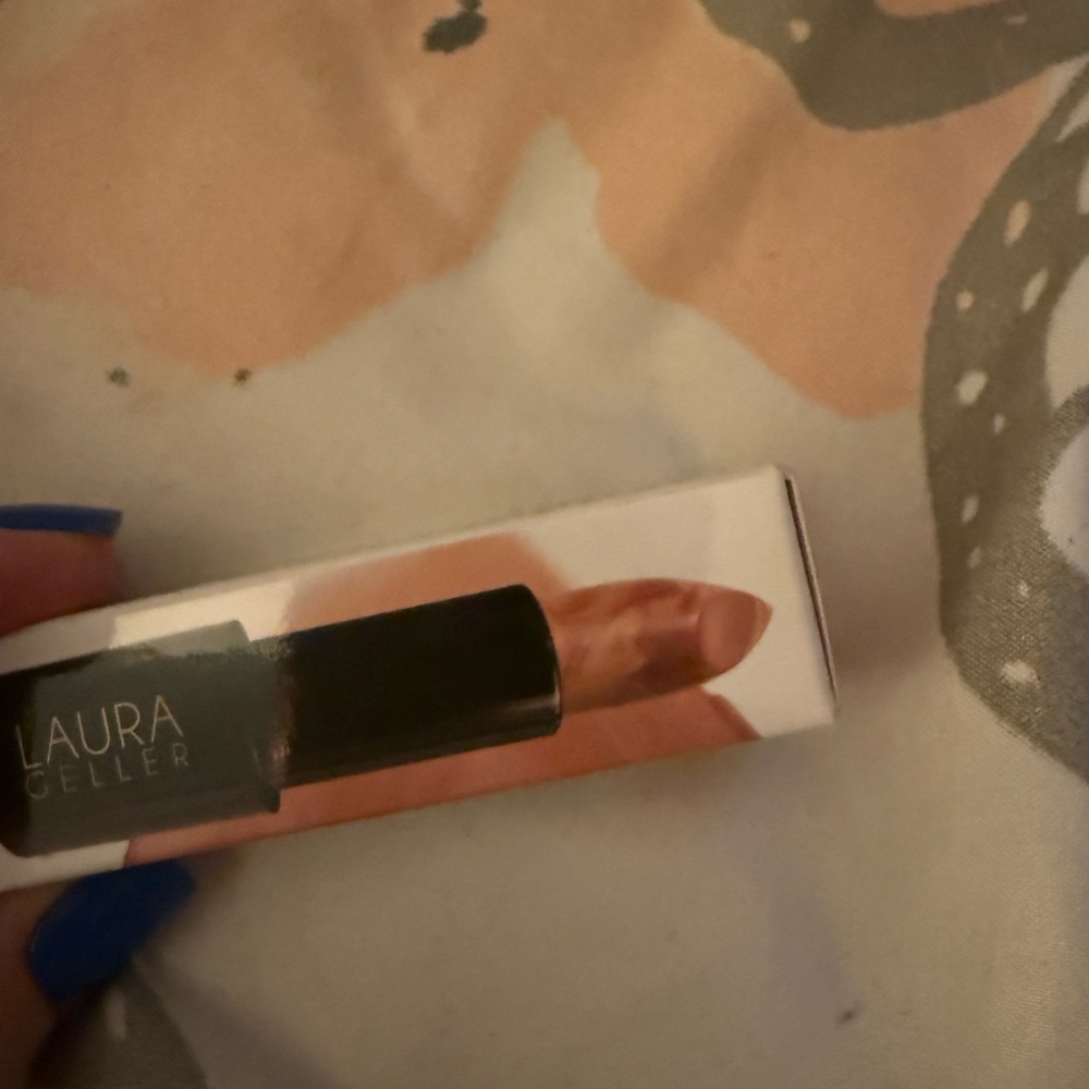 Laura Geller Lipstick berry banana color